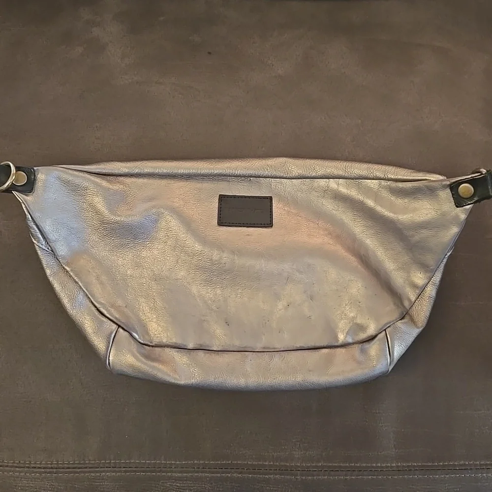 Parker Thatch Sling Bag - Picture 3 of 9